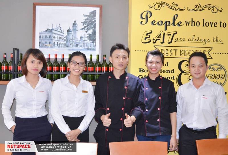 Công Minh lớp Bếp Quốc tế- Bếp trưởng tại Pacific Hotel