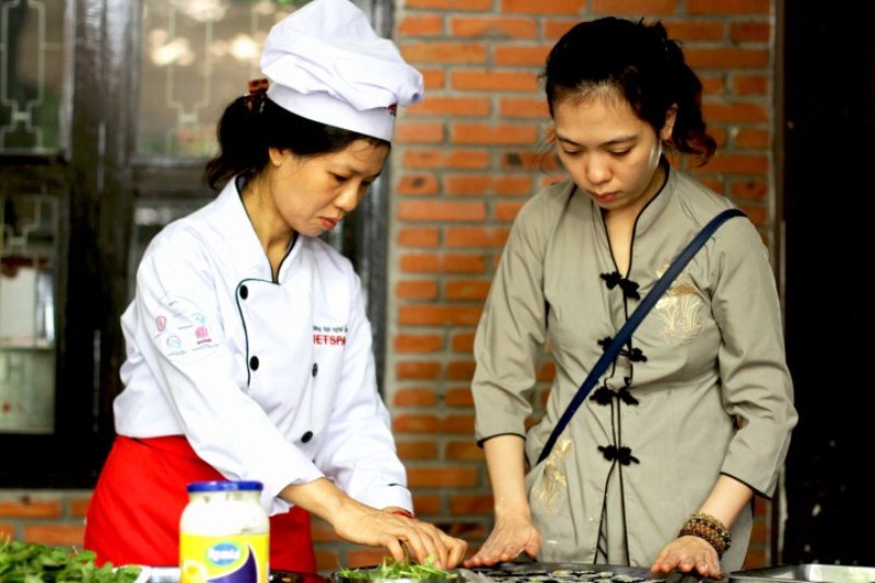 Học viên Netspace nấu món chay hiếu kính mùa Vu Lan tại chùa Trúc Lâm Bảo Sơn