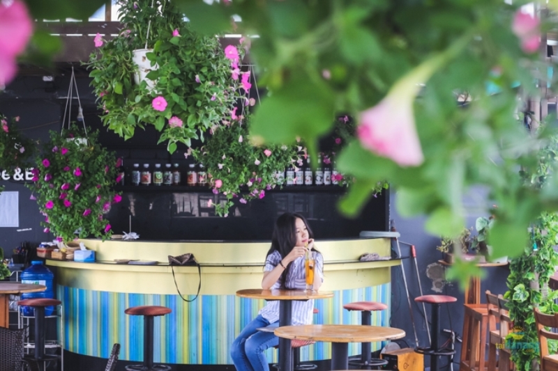 Mây Coffee & Bar hút giới trẻ Đà Nẵng