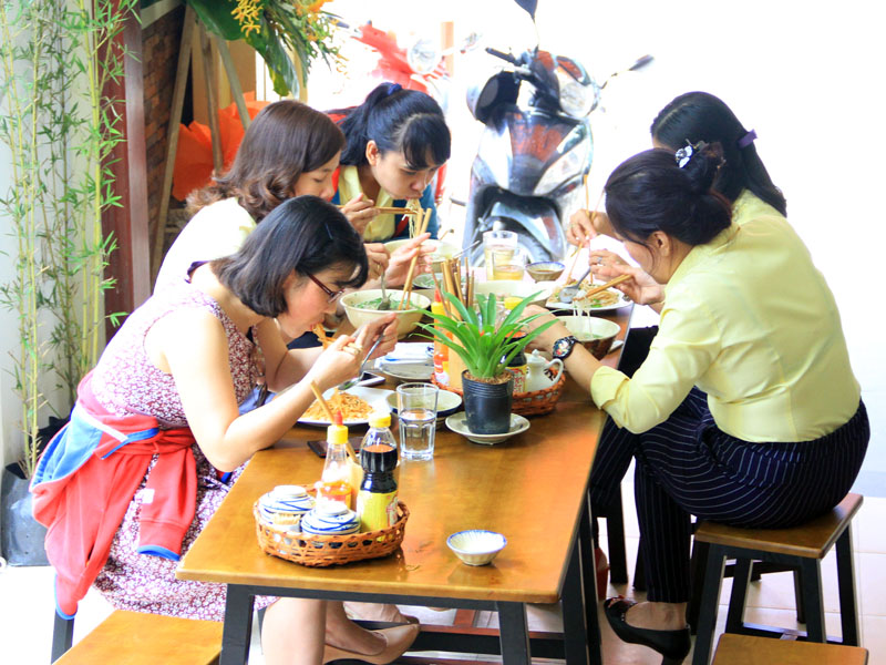 Gốc SaDek nơi thưởng thức ẩm thực Sa Đéc trứ danh giữa lòng Sài Gòn