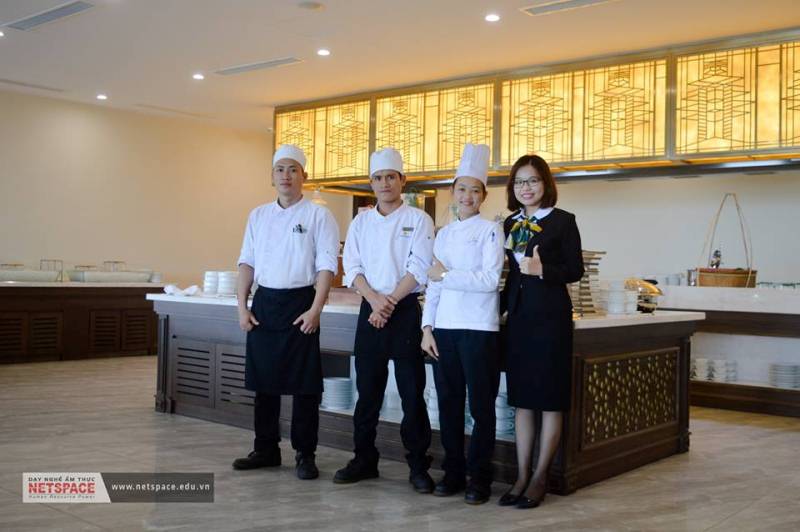 Học viên Đàm Ngọc và Phùng Đạt Hoài Ân làm việc tại Vinpearl Resort DaNang & Villas