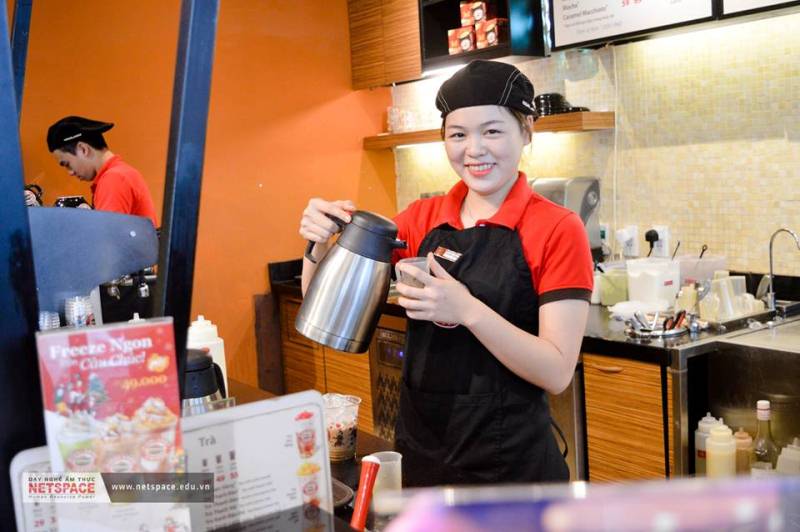 Học viên Trần Thanh Đông làm việc tại Highland Coffee