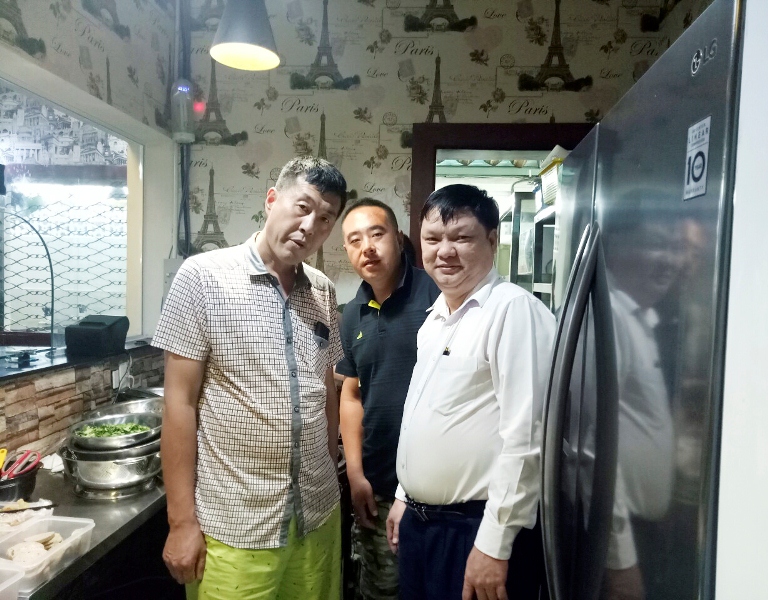Anh Song Gengxin học nấu Phở để kinh doanh tại Trung Quốc