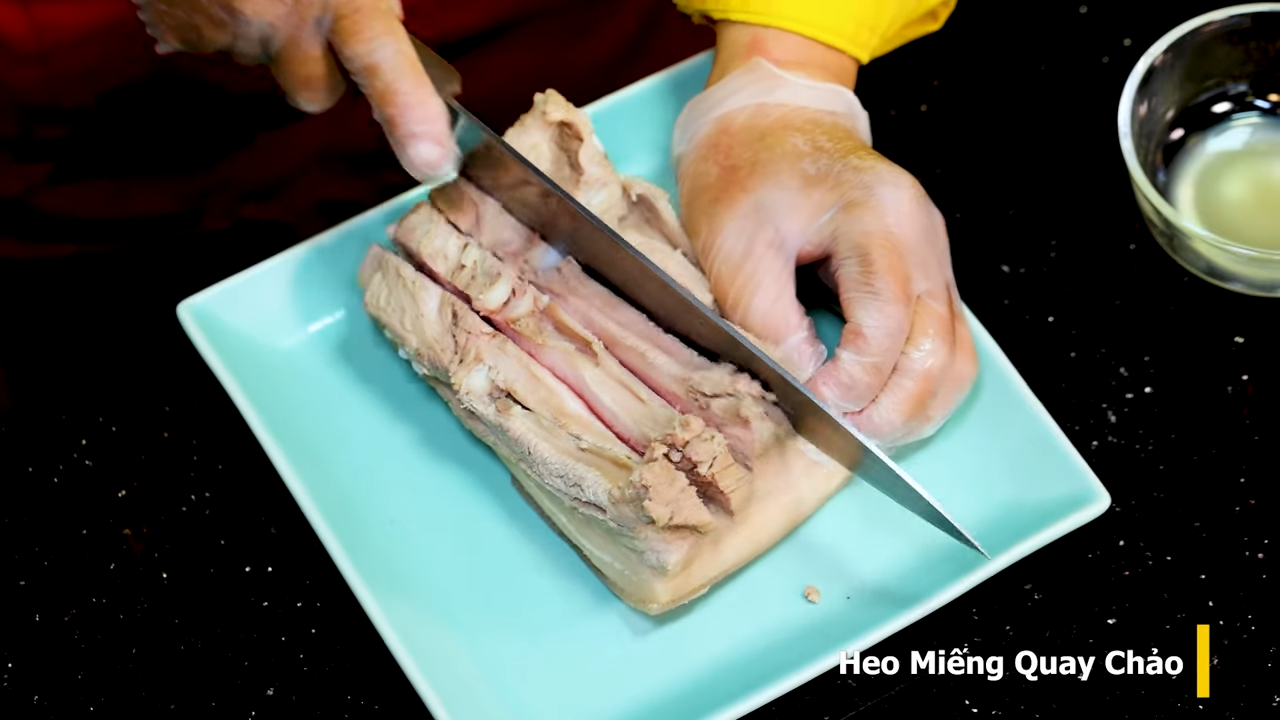 Heo miếng Quay Chảo da giòn kiểu Hoa - Cách làm thịt heo quay tại nhà đơn giản