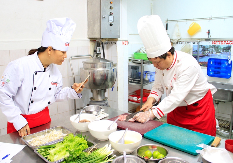 Chị Quy học nấu Hủ tiếu Nam Vang, Cháo sườn