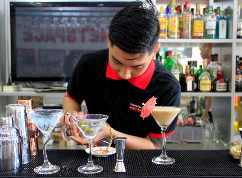 Học viên Nguyễn Xuân Phú quyết tâm theo đuổi nghề Bartender