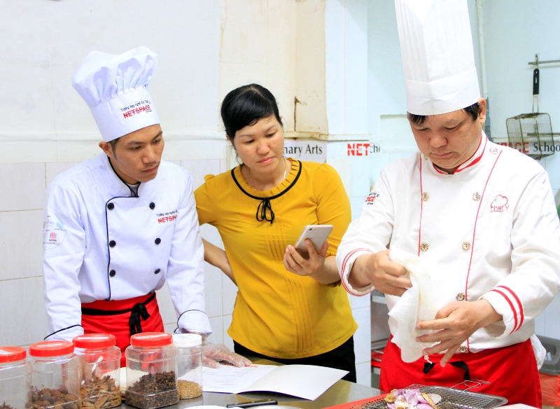 Anh Toàn học bí quyết mở nhà hàng Việt tại Đài Loan