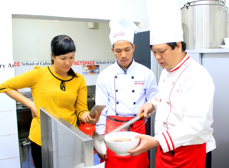 Anh Toàn học bí quyết mở nhà hàng Việt tại Đài Loan