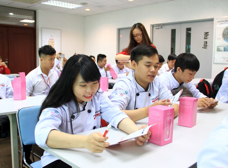 Học viên Netspace tham quan Nhà máy Yakult Việt Nam