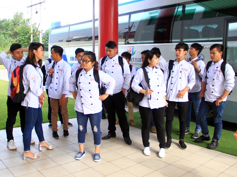 Học viên Netspace tham quan Nhà máy Yakult Việt Nam