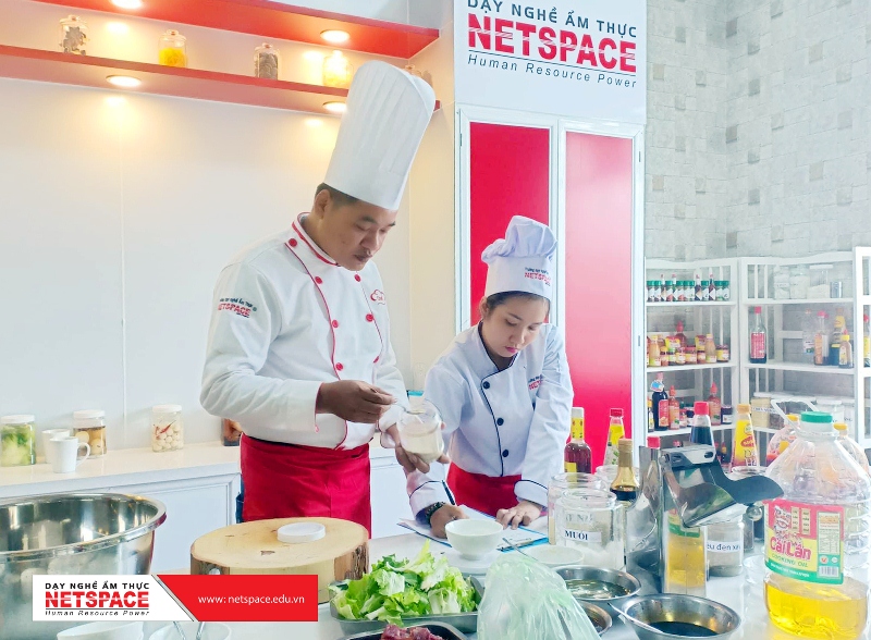 Chị Ngân học mở quán trà sữa – ăn vặt tại Netspace Biên Hòa