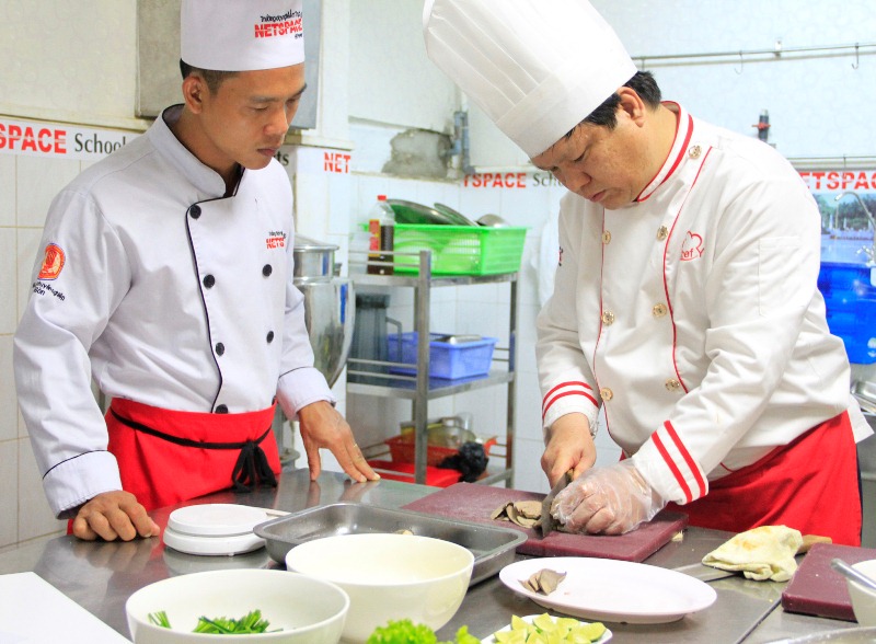 Anh Phú học bí quyết nấu Hủ tiếu Nam Vang để mở quán