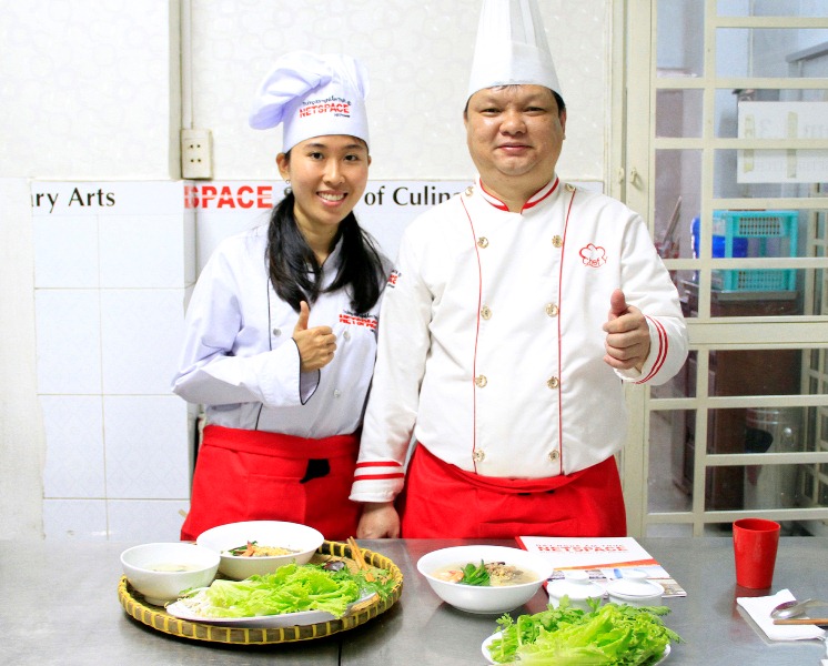Chị Ngân Hà học nấu Hủ tiếu Nam Vang để mở quán