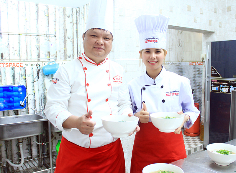 Chị Dung học món ăn Việt để mở Nhà hàng tại Tiệp Khắc