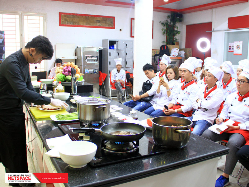 Top Chef Võ Hoàng Nhân: “Muốn thành đầu bếp giỏi, bạn phải chấp nhận tủi cực”
