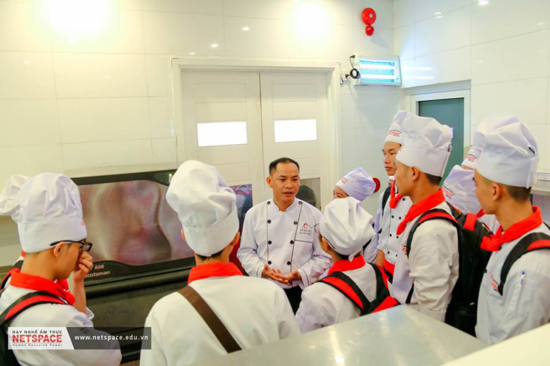 Học viên Đà Nẵng tham quan trải nghiệm thực tế tại khách sạn 4 sao