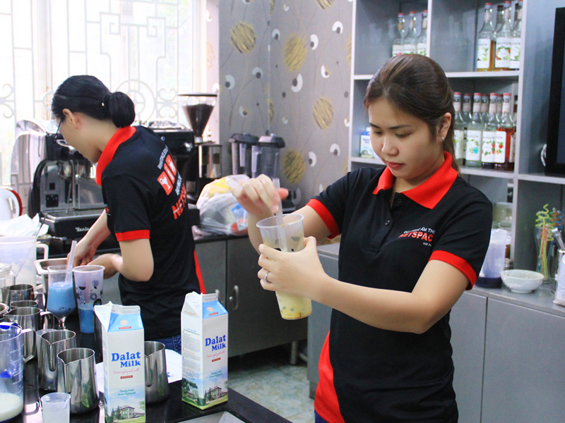 Chị Ái Nhi khai trương quán Hera tea tại Gò Vấp