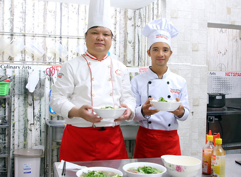 Anh Hưng học nấu Phở để mở quán tại Vũng Tàu