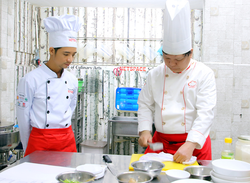 Anh Hưng học nấu Phở để mở quán tại Vũng Tàu