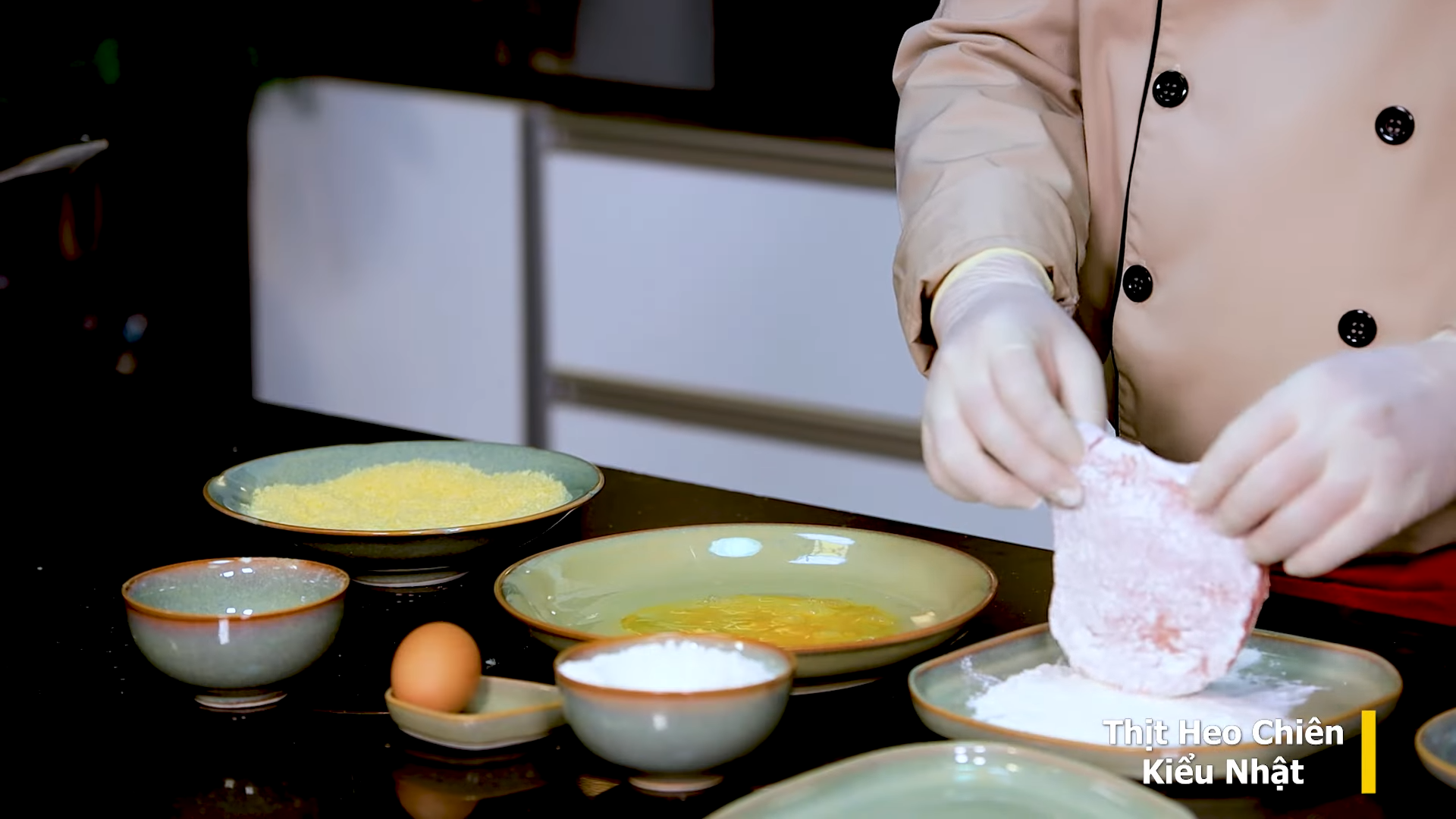 Hướng dẫn cách làm thịt heo chiên xù Tonkatsu Nhật Bản mềm ngon đậm đà