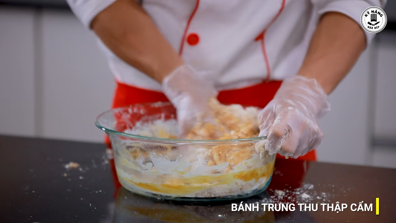Cách làm Bánh Trung Thu Thập Cẩm nướng ngon và dễ thực hiện